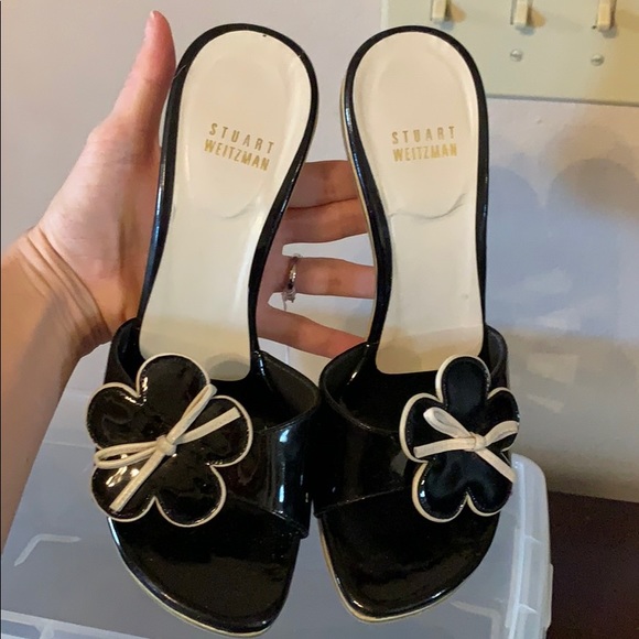 Stuart Weitzman black patent leather heels with flower size 6 - Picture 2 of 4